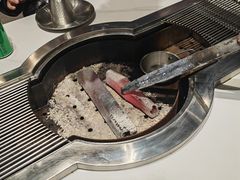 -山野的朋友露营炭火烤肉