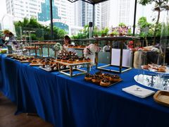 自助取餐区-深圳温德姆至尊酒店·大堂吧·户外花园