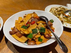 腊肉炒本地时令鲜笋-宁波柏悦酒店·钱湖渔港