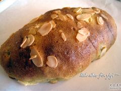 绿茶芒果面包外观-巴黎贝甜(五道口店)