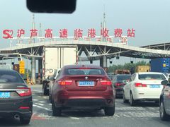 -临港服务区·停车场