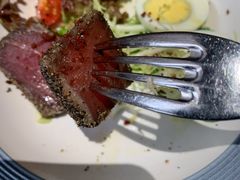 黑椒吞拿鱼沙拉-卡普里披萨·牛扒·下午茶