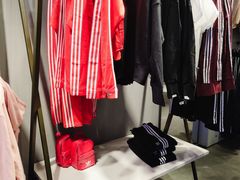 -阿迪达斯(武林银泰三叶草店)