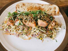 烤三文鱼沙拉-O'mills Sourdough Bakery&Bistro(永嘉路店)
