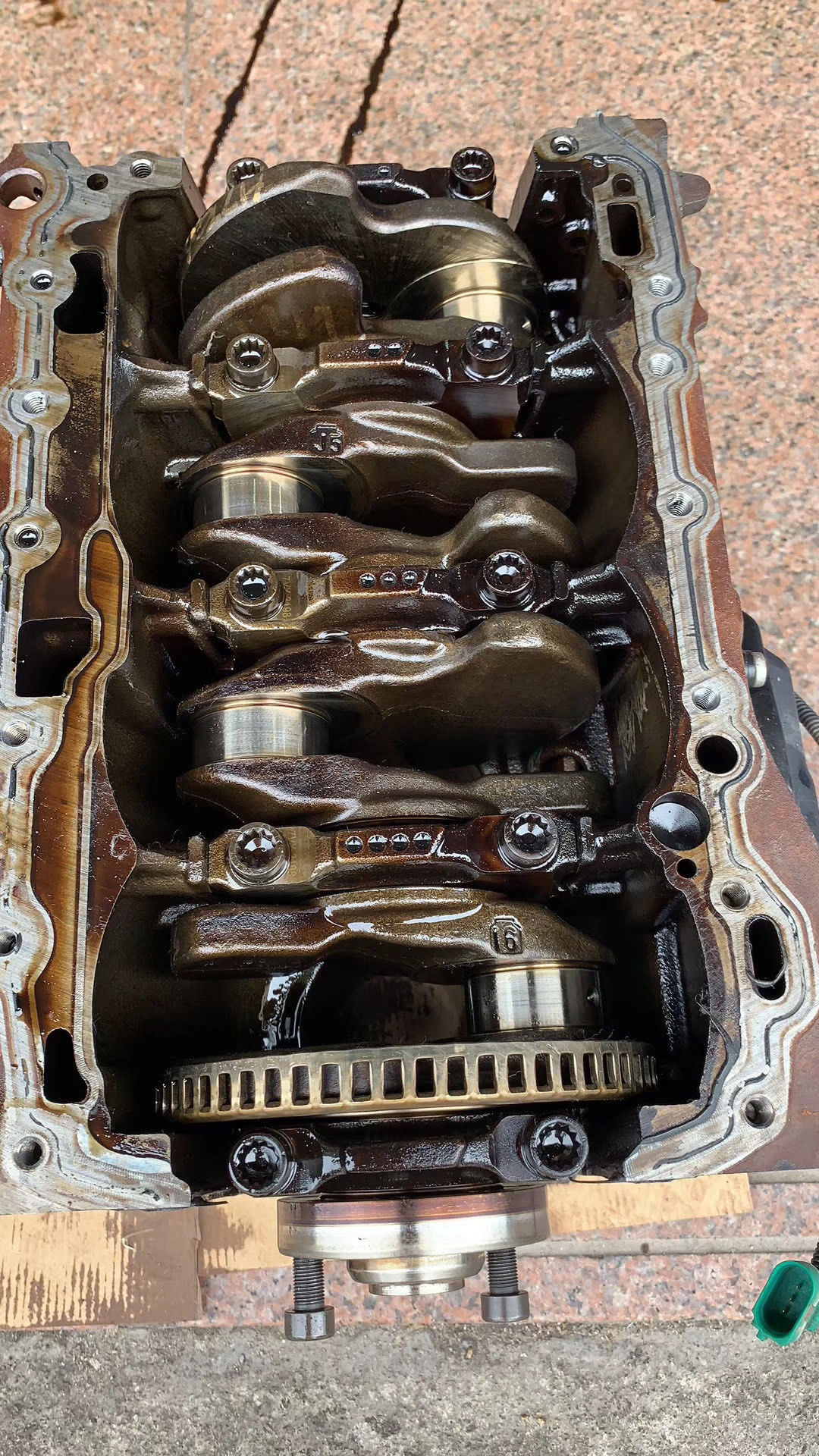 奥迪a6烧机油,发动机大修