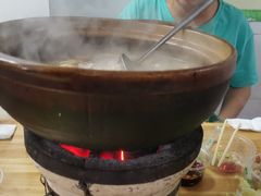 炭炉果鸡煲-威邵鸡煲(西华路总店)
