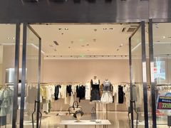 -王府井奥莱临潼小镇(临潼店)