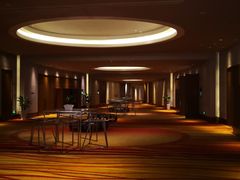 -上海滴水湖皇冠假日酒店