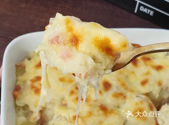 食材 洋葱、胡萝卜、火腿 土豆350g  牛奶