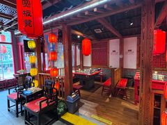 -宽板凳老灶火锅(台湾街店)