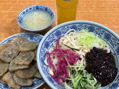 老北京炸酱面-门框胡同百年卤煮(鸟巢店)