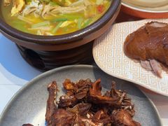 -阿瓦山寨·湘菜现炒·剁椒鱼头王(咸阳总店)