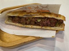 肥瘦相间驴肉火烧-驴公驴婆(曹杨店)