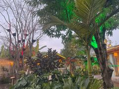 -茅草房·河畔园林火锅