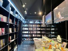 -钟书阁(松江泰晤士小镇店)