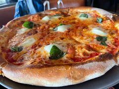 马苏里拉芝士披萨-WOLFGANG PUCK KITCHEN & BAR(迪士尼小镇店)