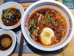-呷佬·长沙手工米粉(金沙江路店)