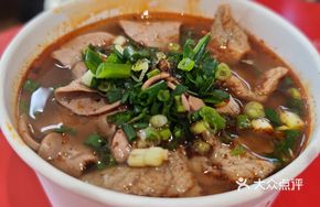 Searing Beef and Ox Tripe Noodles