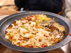 -阿瓦山寨·湘菜现炒·剁椒鱼头王(咸阳总店)