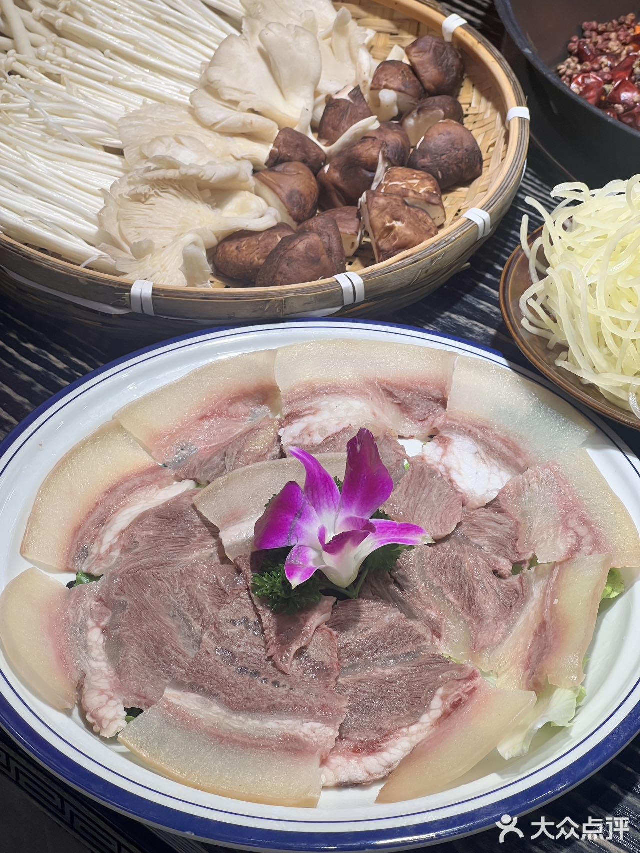 来海口吃火锅啦，色香味俱全