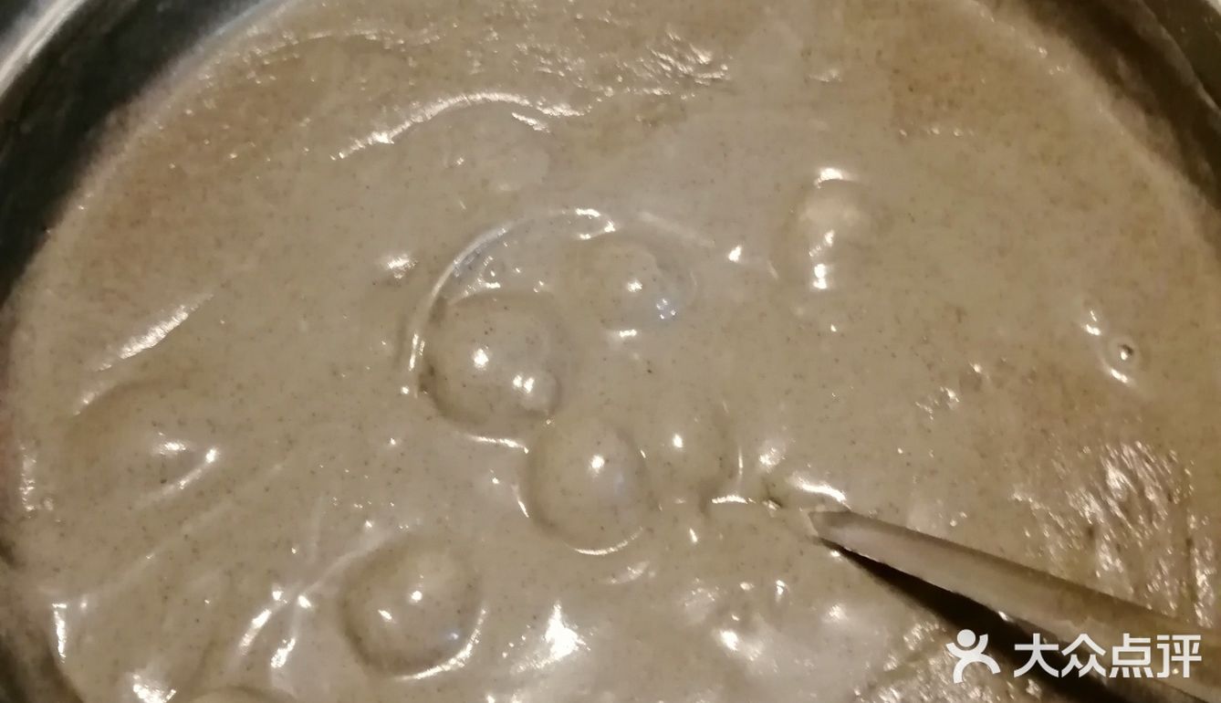 芝麻花生糊加汤圆
