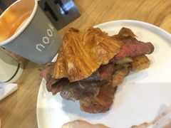法式焦糖苹果牛肉可颂-GOTLOT COFFEE&KITCHEN角落厨房NOOK店