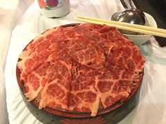 安格斯牛肉-鲜入围煮花胶鸡海鲜火锅