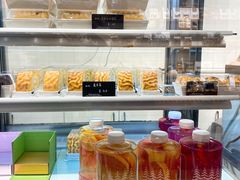 面包甜点陈列柜-旧识old mate·烘焙蛋糕店
