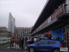 -汽车梦工场汽车电影院