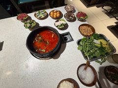 -贵府酸汤牛肉火锅·贵州老字号(飞山街店)