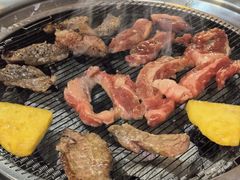 -围炉肉舍•炭烤活鳗•丹东海鲜烤肉(步行街店)