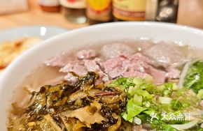 Sour Cabbage Beef Rice Noodles