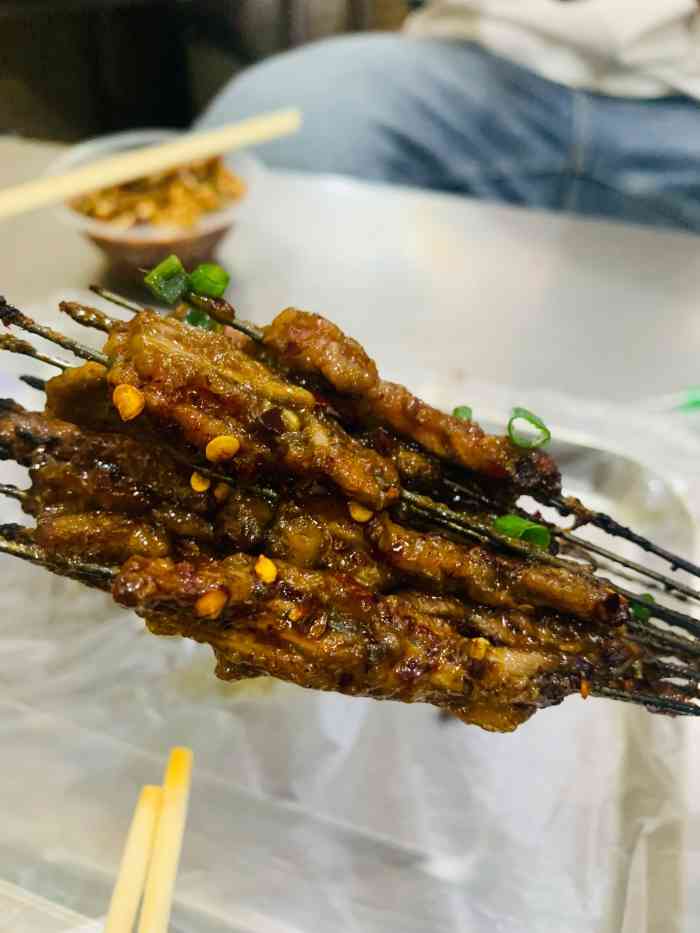 胡老六铁签烤牛肉(青云路分店)-"贵阳本地朋友带我来的,说是很有特色.