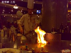 厨师制作火焰牛排-大渔之观(安贞店)