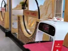 送菜的机器人-红状元·空中花园火锅(金龙大道店)