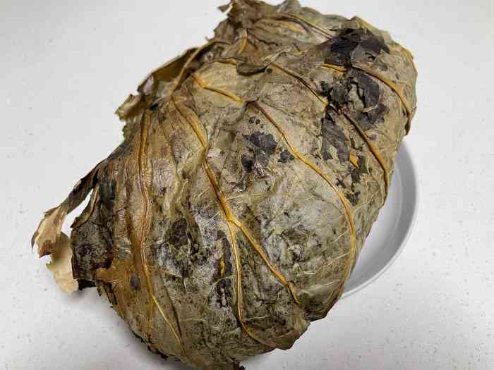 打分 这个荷叶叫花鸡,肉质软烂,鲜嫩多汁水,烤的恰到好处.