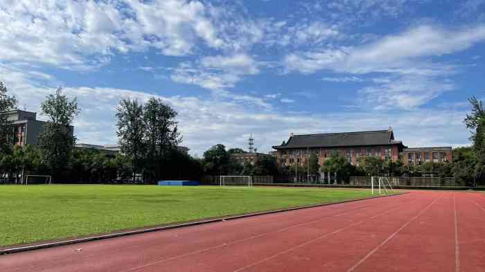 经常来浙大西溪校区操场跑步早晚对外开放对附近的居民来说是一个健身