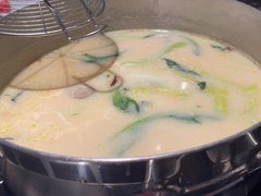 -尚尚仙·酸汤猪手·猪肚鸡火锅(华联万柳购物中心店)