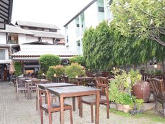 -Dash Teak House