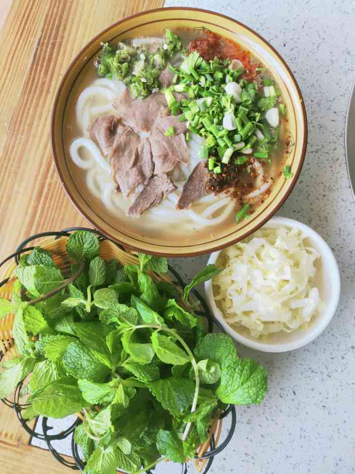 攀枝花羴羴羊羊肉米线-"到攀枝花朋友带过去吃的,味道不错但服务没.