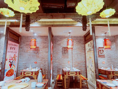 -沪小二炭火蛙锅(淮海中路美食不夜城店)