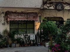 -彳亍咖啡·这里(水湾路店)