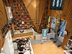 -新华里咖啡书吧(新华书店小寨店)