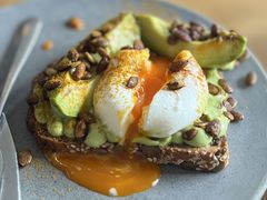 牛油果吐司配水波蛋-BOR Eatery(安福路店)