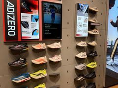 -adidas(滔搏朝阳大悦城店)