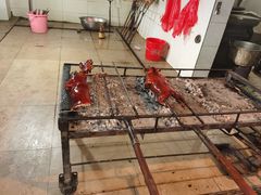 -黄记四更烤乳猪店