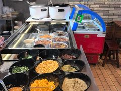 -爆炸头阿姨小四川正宗川味小吃(无任何分店)