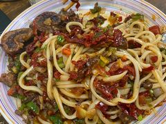 -歹歹的加个面过油肉拌面