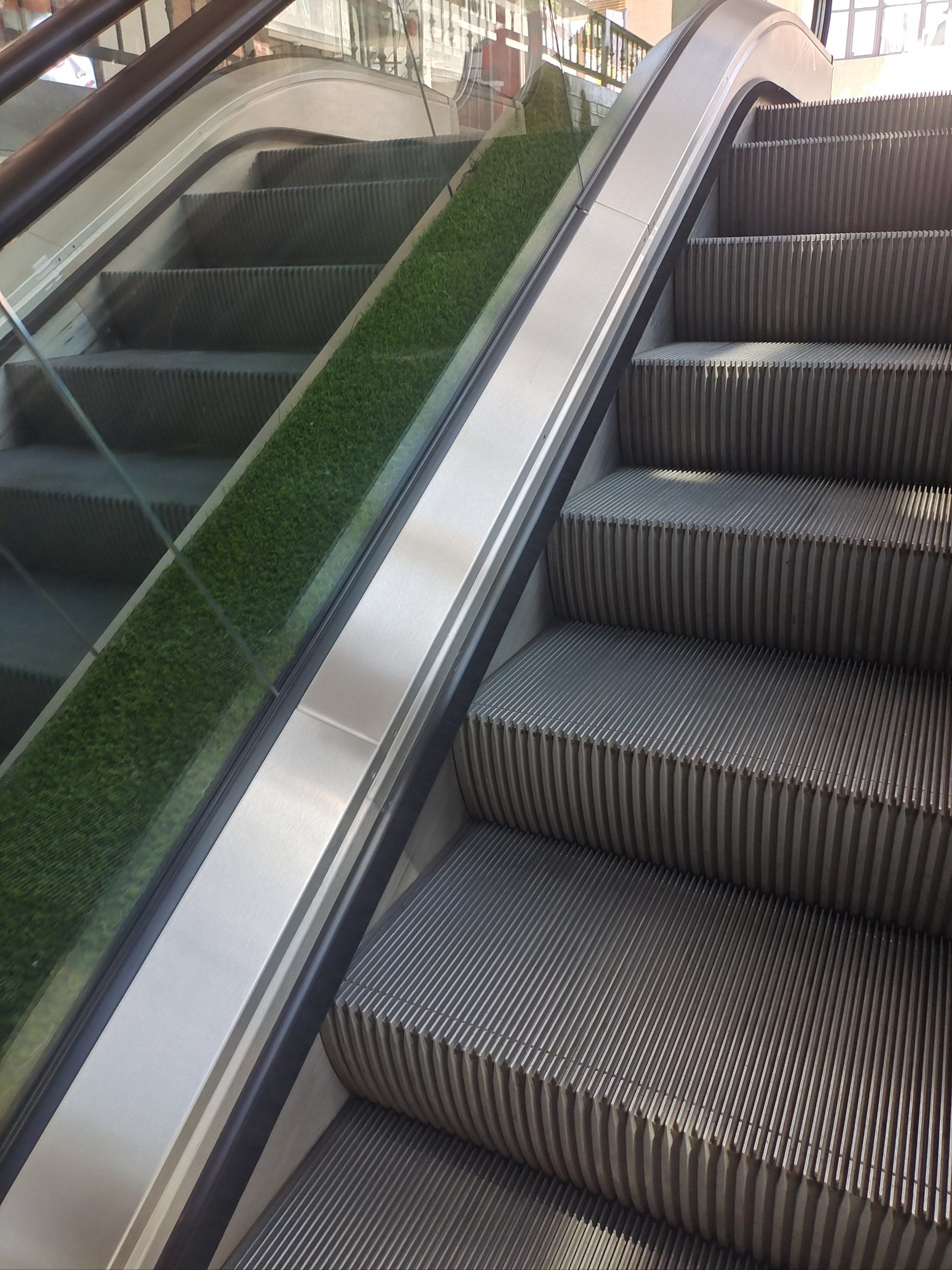 西云楼的自动扶梯终于又开动啦,又开了几家新店