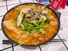 招牌炸酱酸辣米线-肥汁米蘭香港米线(长宁来福士店)